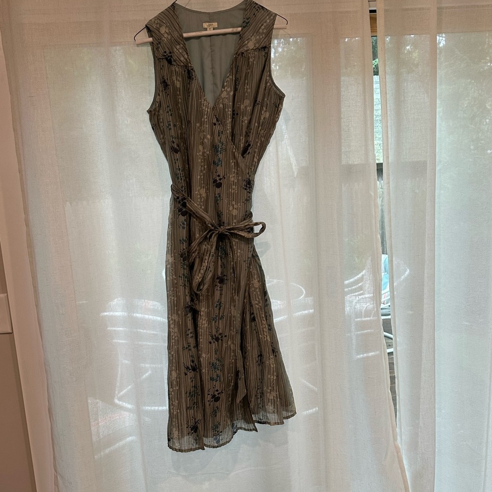 Elegant Floral Sleeveless Dress